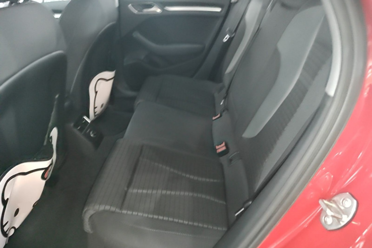 Audi A3 2019 car image #17