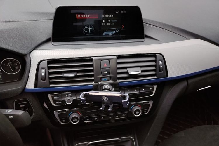 BMW 3 Series 2018 car image #13