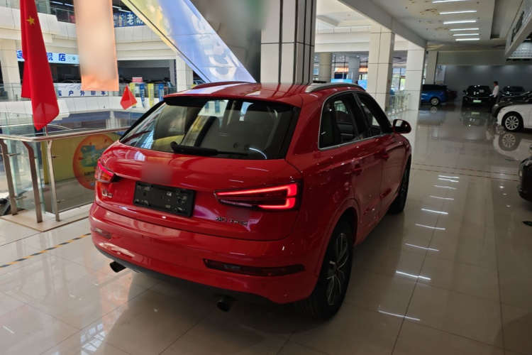 Audi Q3 2017 car image #5