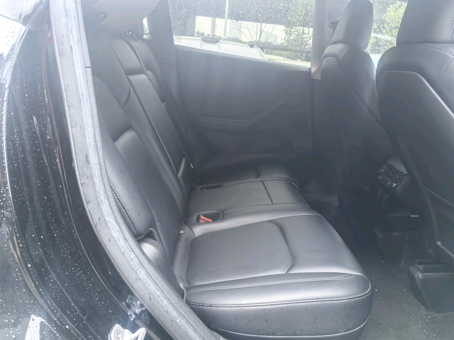 Tesla Model Y 2023 car image #9