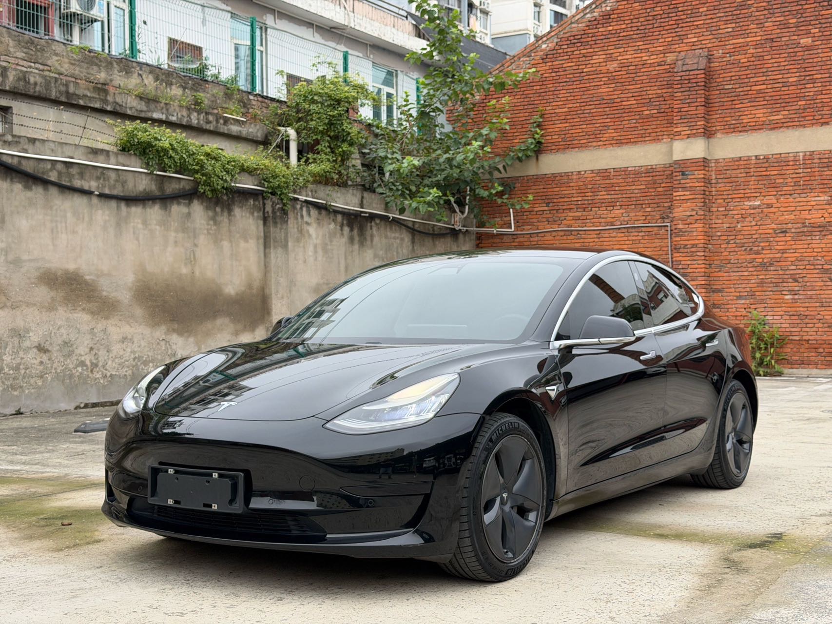Tesla Model 3 2021 car image 