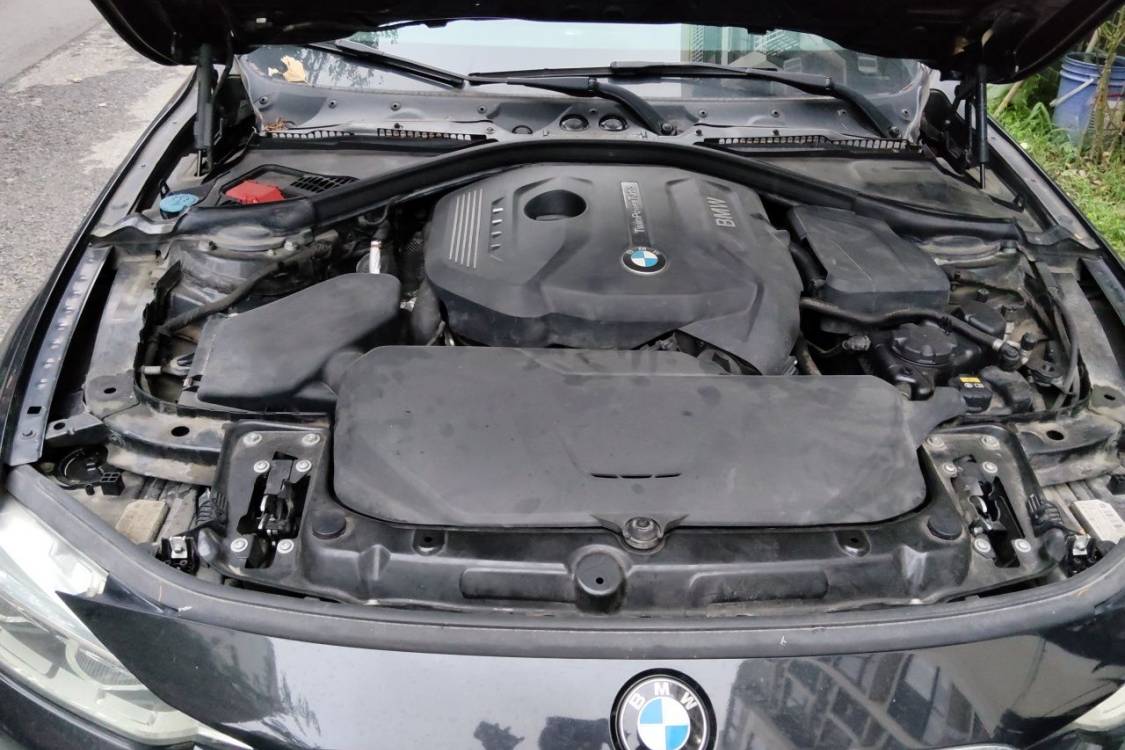 BMW 3 Series 2018 car image #10