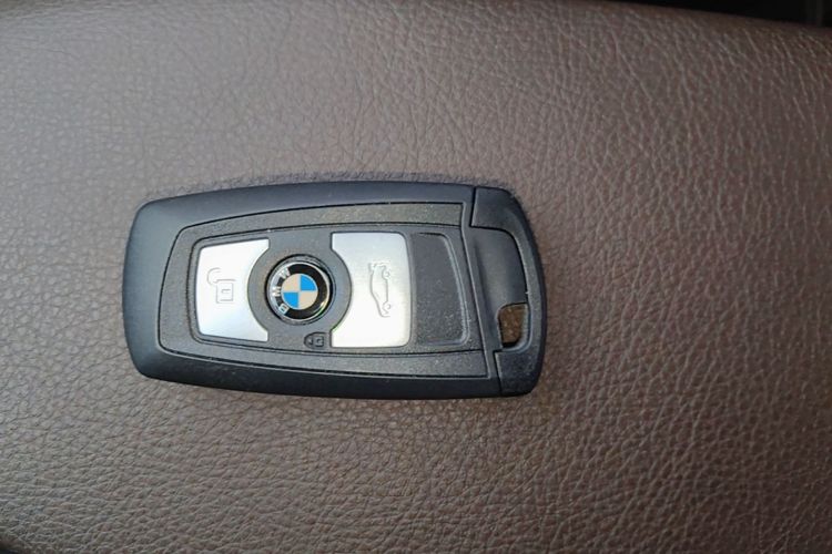 BMW 3 Series 2019 #9 BMW 3 Series 2019 car image #9