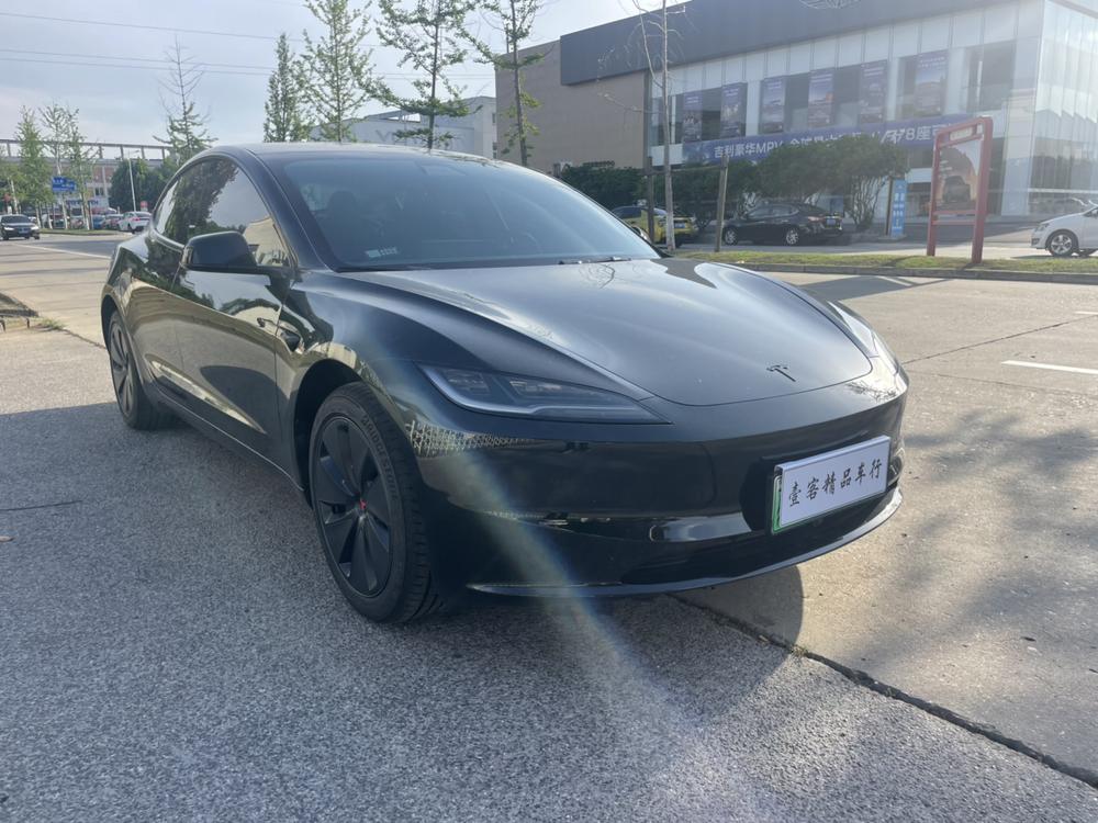 Tesla Model 3 2025 car image #3