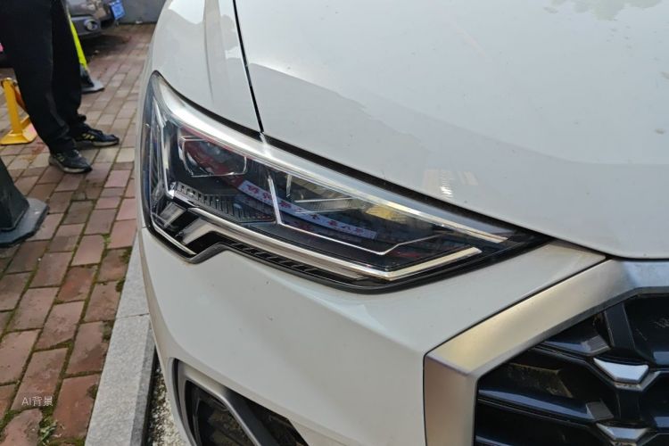 Audi Q3 2022 car image #8