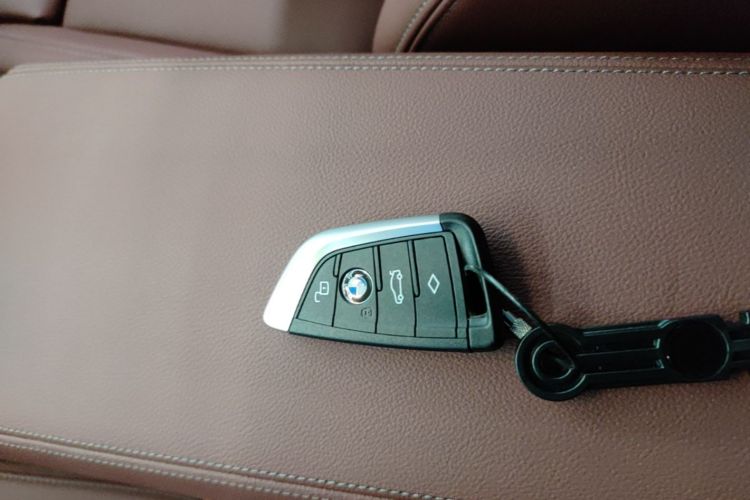 BMW 3 Series 2025 car image #14
