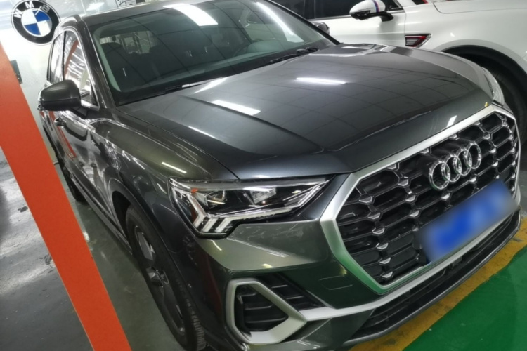 Audi Q3 2021 car image #4