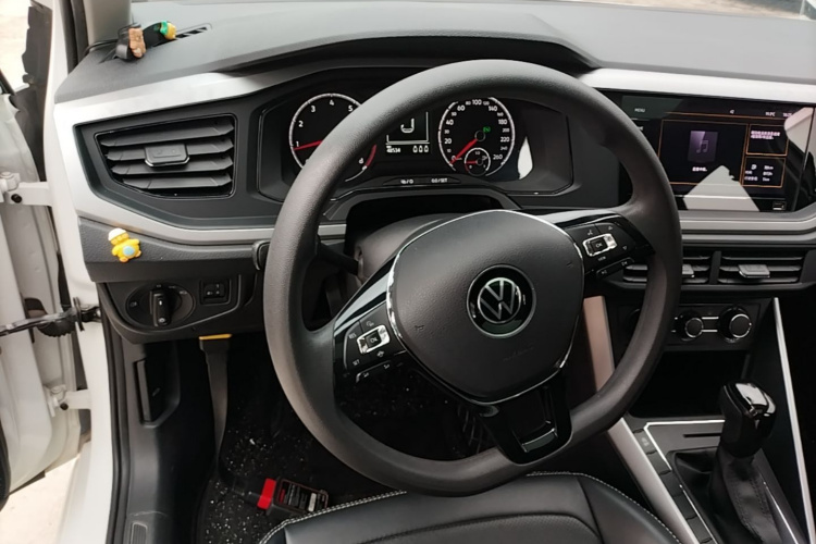 Volkswagen Polo 2022 car image #11