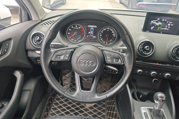 Audi A3 2018 immagine di auto #11