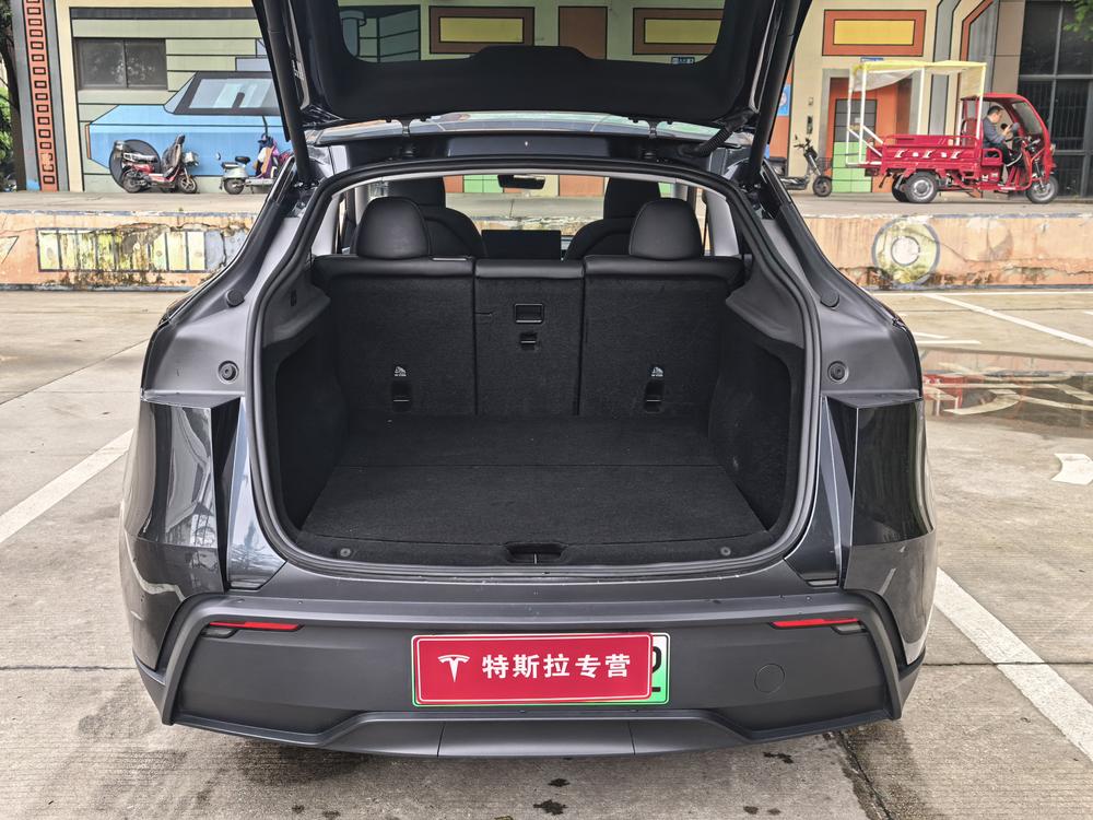 Tesla Model Y 2025 #16 Tesla Model Y 2025 car image #16