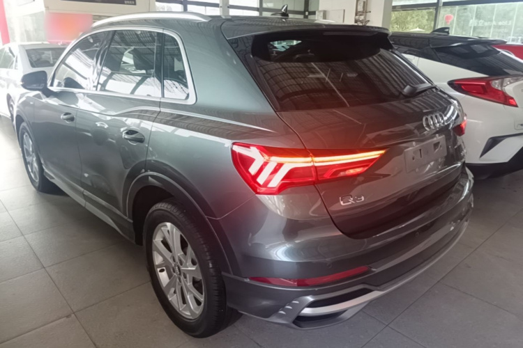 Audi Q3 2020 car image #7