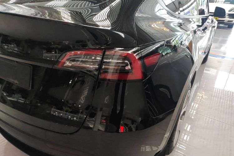 Tesla Model Y 2022 car image #8