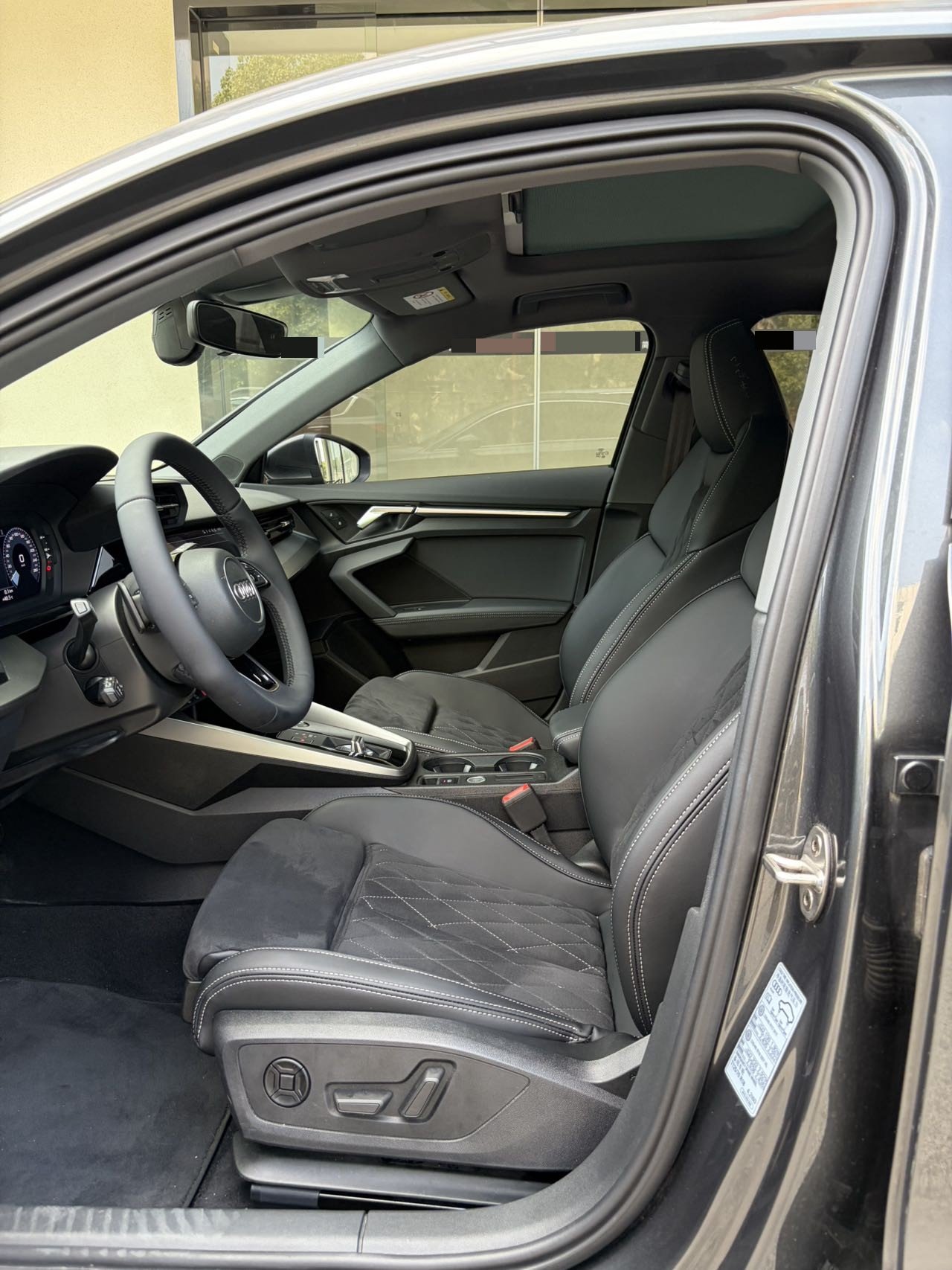 2022 car image #6
