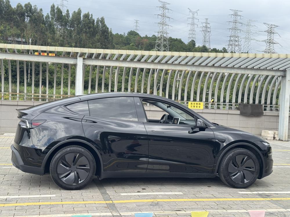 Tesla Model Y 2025 #8 Tesla Model Y 2025 immagine di auto #8