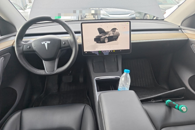 Tesla Model Y 2023 #10 Tesla Model Y 2023 car image #10