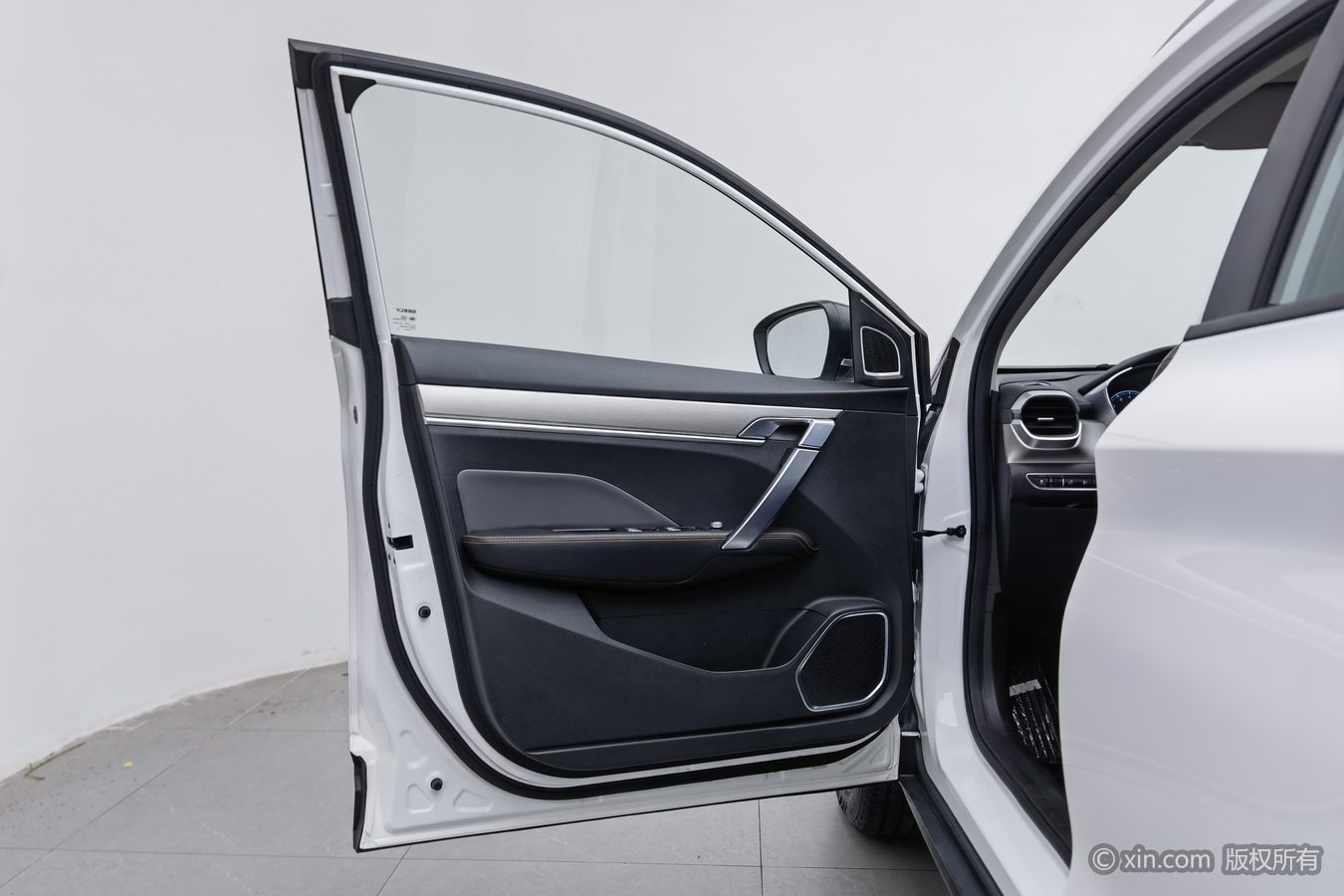 GEELY Coolray 2024 изображение автомобиля #8