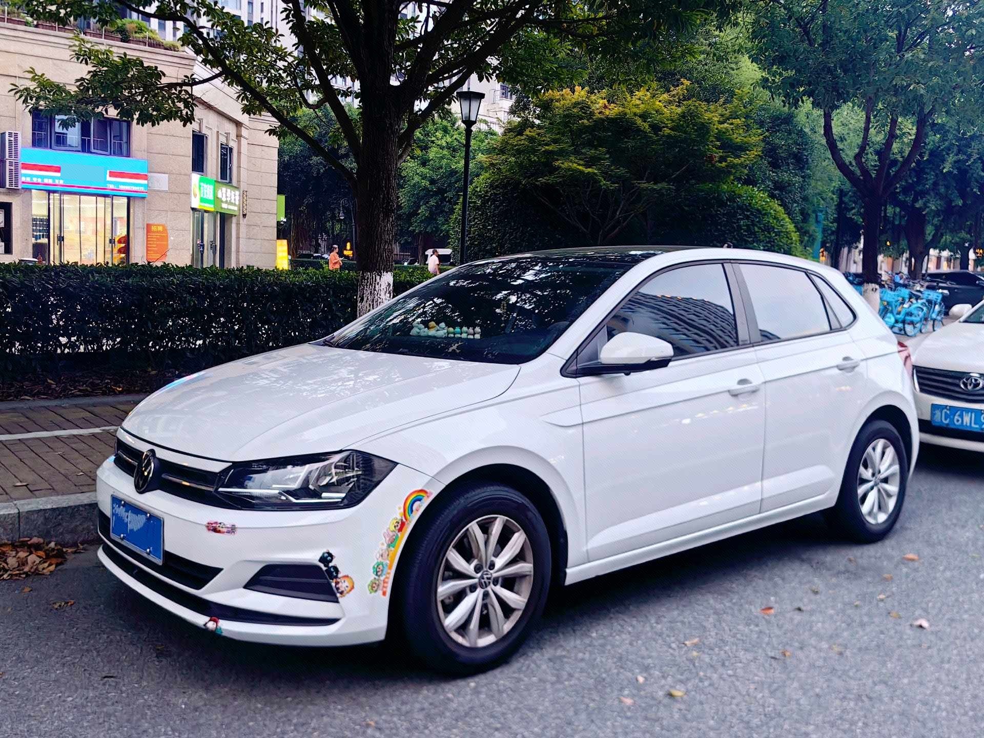 Volkswagen Polo 2023 immagine di auto 