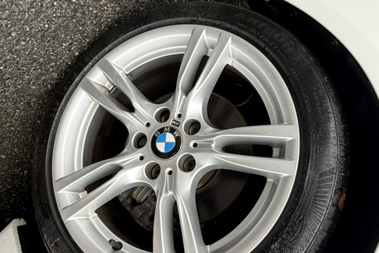BMW 3 Series 2018 #8 BMW 3 Series 2018 car image #8