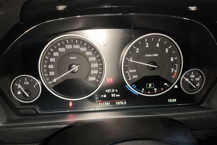 BMW 3 Series 2018 car image #12