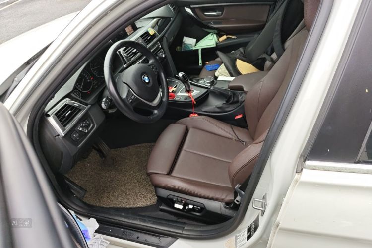 BMW 3 Series 2019 car image #17