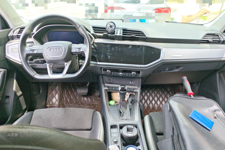 Audi Q3 2020 car image #11