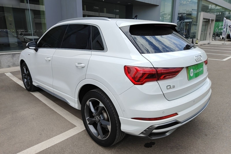 Audi Q3 2021 car image #7
