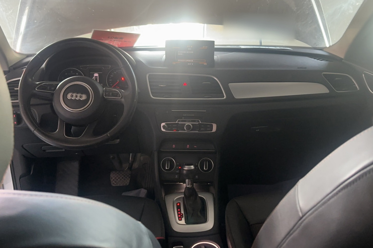 Audi Q3 2017 car image #10