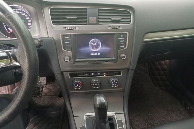 Volkswagen Golf 2016 car image #13