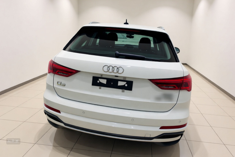 Audi Q3 2019 car image #6
