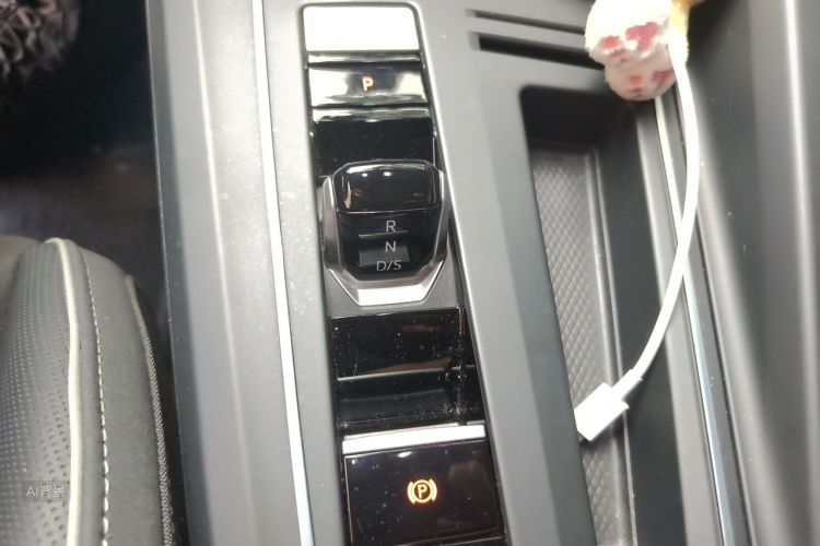 Volkswagen Golf 2023 car image #16