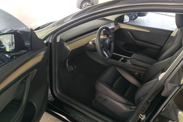 Tesla Model Y 2023 #16 Tesla Model Y 2023 car image #16