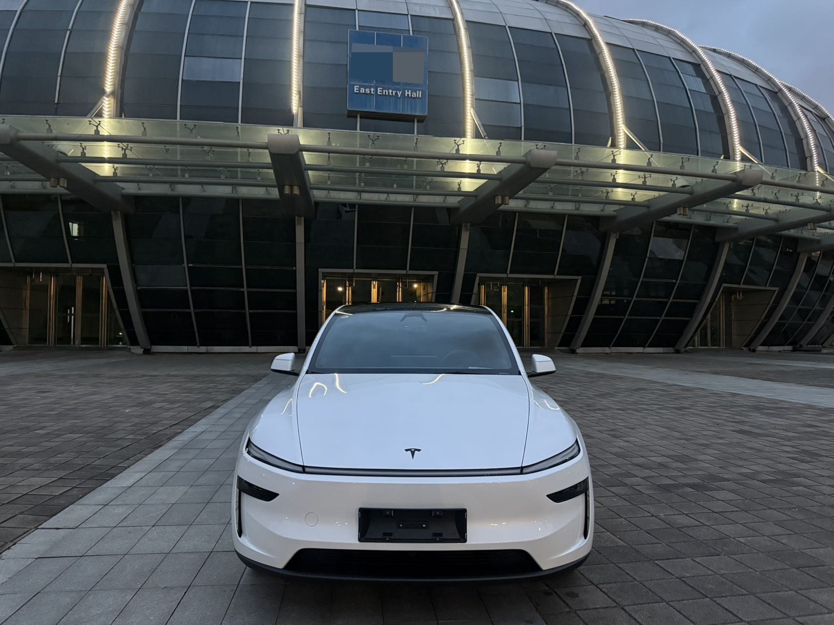 Tesla Model Y 2026 car image #2