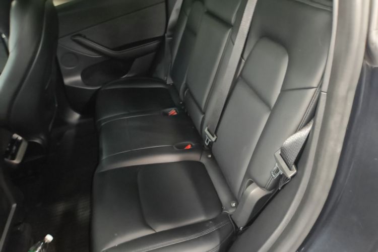 Tesla Model Y 2024 immagine di auto #13