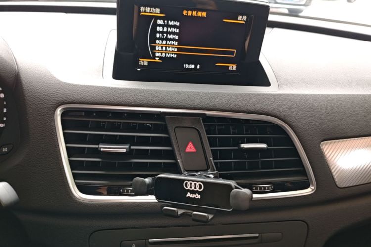 Audi Q3 2019 #17 Audi Q3 2019 car image #17