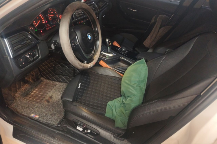 BMW 3 Series 2018 car image #19