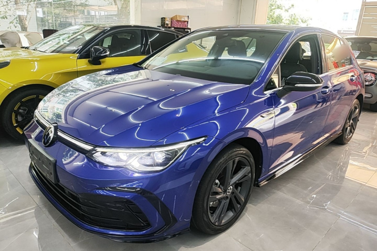 Volkswagen Golf 2021 car image #2