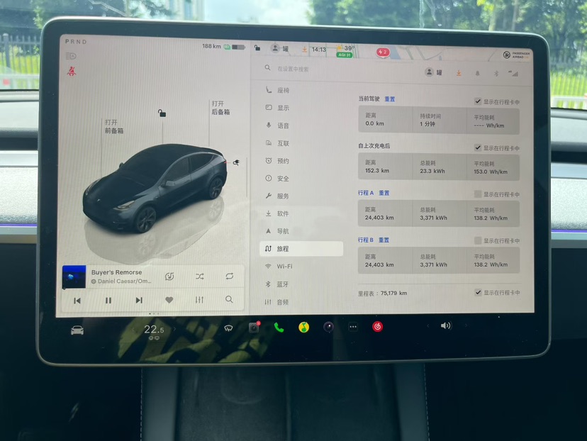 Tesla Model Y 2024 immagine di auto #9