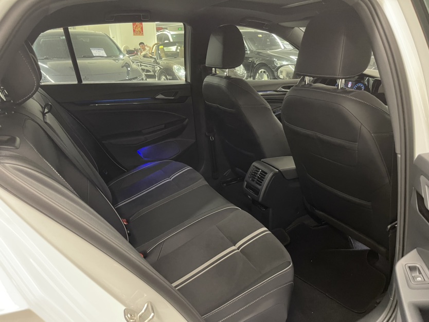 Volkswagen Golf 2022 car image #4
