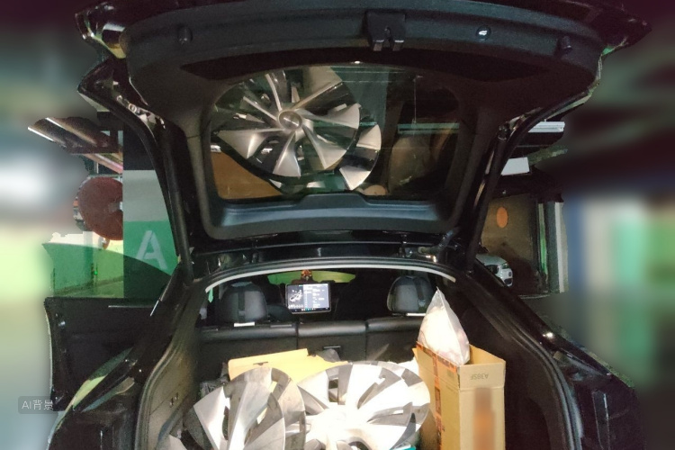 Tesla Model Y 2023 car image #21