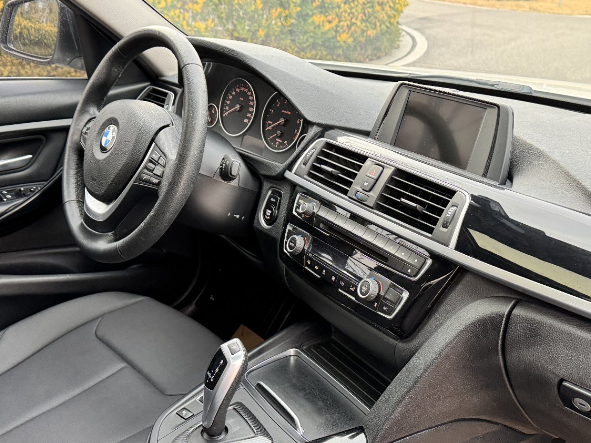 BMW 3 Series 2017 #9 BMW 3 Series 2017 car image #9