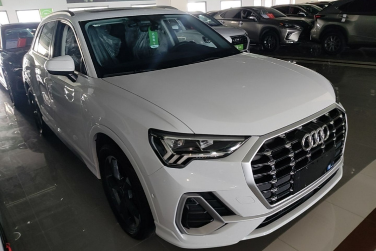 Audi Q3 2023 #4 Audi Q3 2023 car image #4
