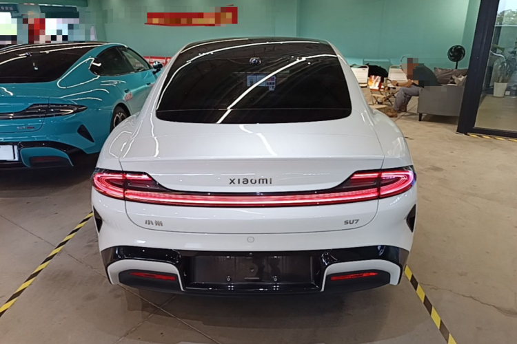 MI SU7 2025 immagine di auto #6