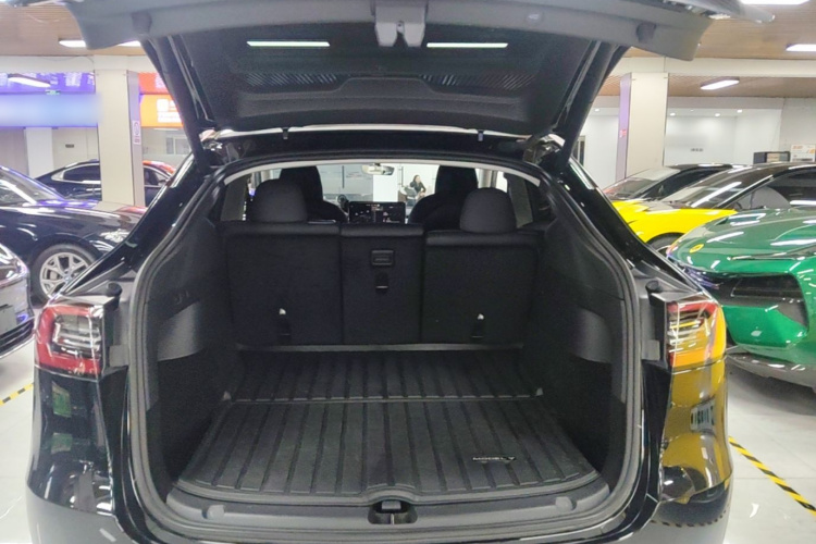 Tesla Model Y 2023 #19 Tesla Model Y 2023 car image #19