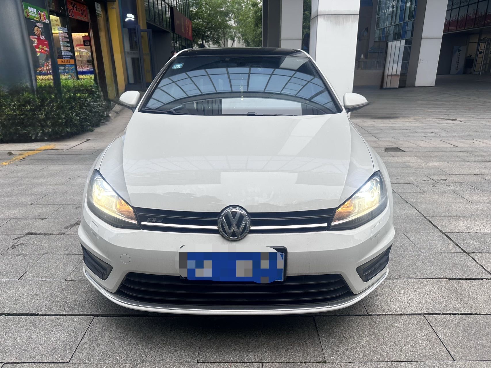 Volkswagen Golf 2017 car image #2