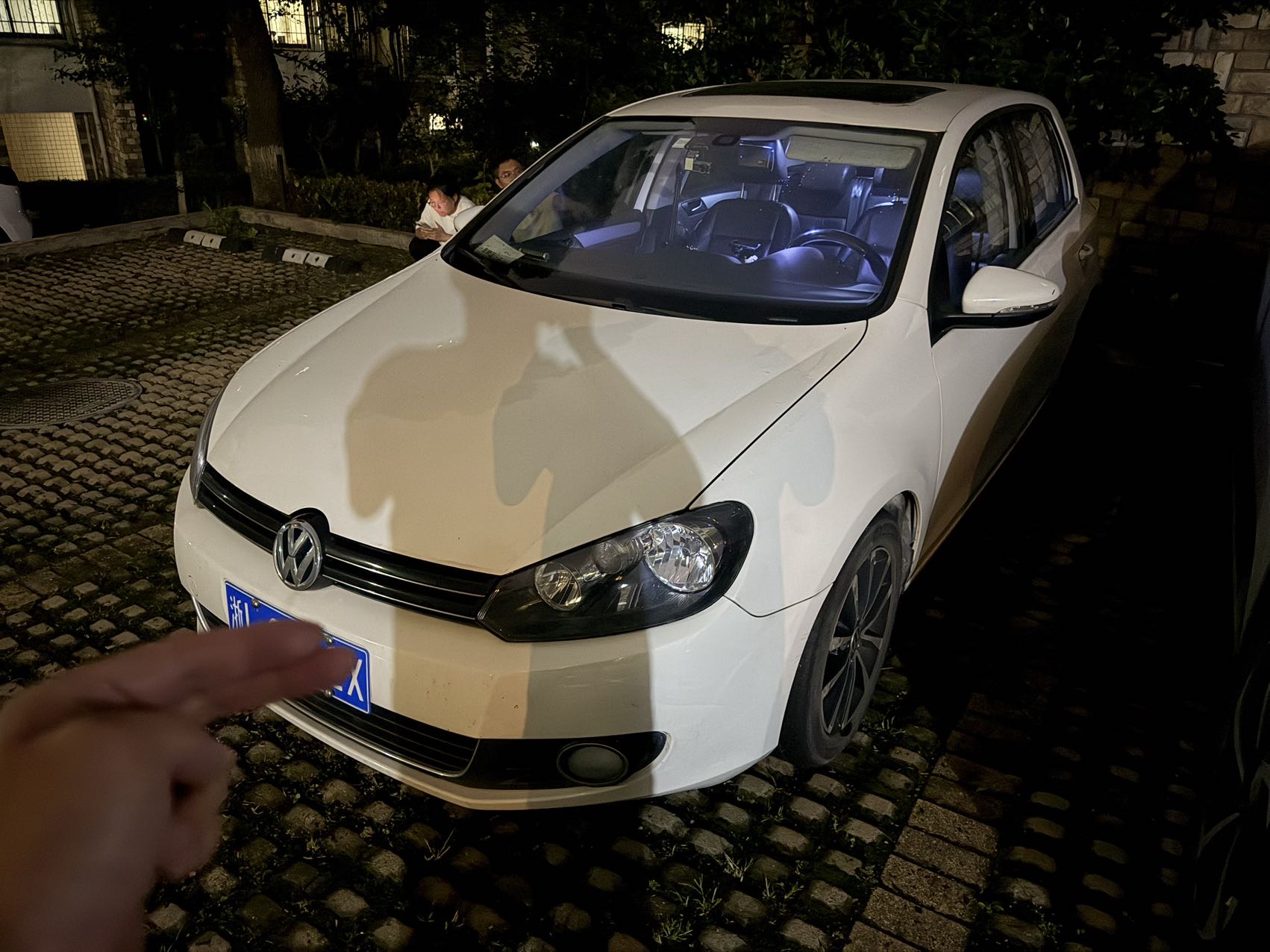 Volkswagen Golf 2012 car image 