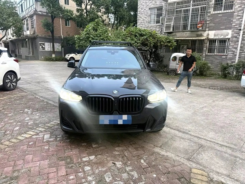 BMW X3 2024 car image #2