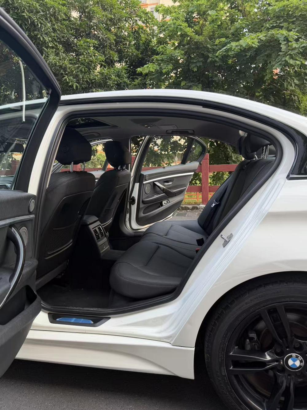 BMW 3 Series 2019 #10 BMW 3 Series 2019 car image #10
