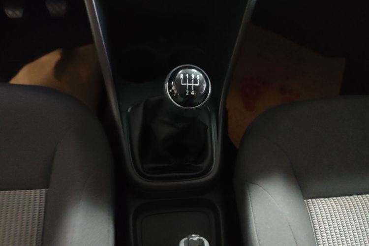 Volkswagen Polo 2016 #18 Volkswagen Polo 2016 car image #18