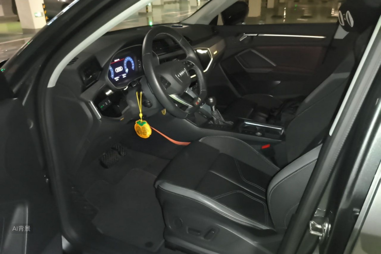 Audi Q3 2021 car image #18