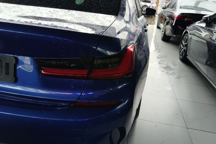 BMW 3 Series 2021 car image #8